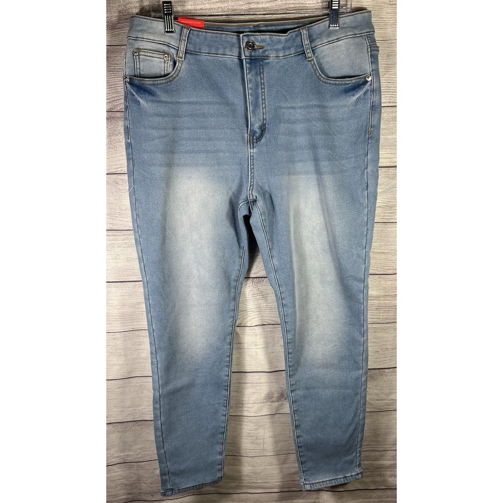 NWT Jeans Denim Fashion Light Wash Skinny Stretch Jeans Women's‎ Size 16